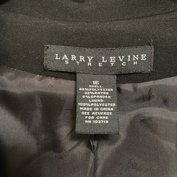 EUC Larry Levine stretch blazer. size 16. Black. Large button tailored details - Picture 5 of 10